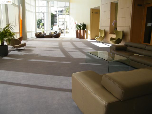 1 Lakeside 1006, Oakland, CA 94612