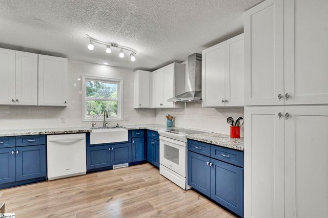 205 Oxmoor Drive, Anderson, SC 29625