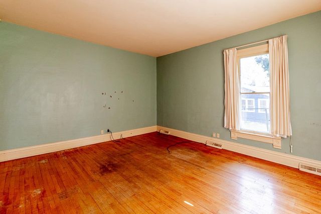 211 E WOLF RIVER AVENUE, New London, WI 54961