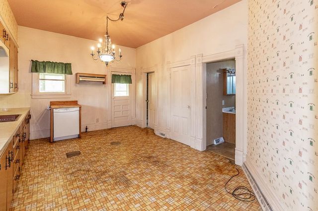 211 E WOLF RIVER AVENUE, New London, WI 54961