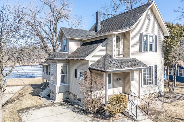 211 E WOLF RIVER AVENUE, New London, WI 54961