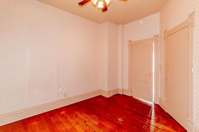 211 E WOLF RIVER AVENUE, New London, WI 54961