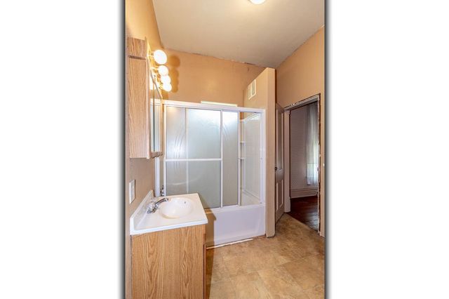 211 E WOLF RIVER AVENUE, New London, WI 54961