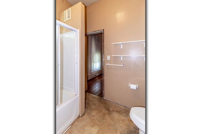 211 E WOLF RIVER AVENUE, New London, WI 54961