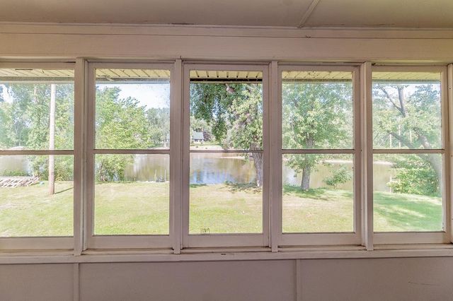 211 E WOLF RIVER AVENUE, New London, WI 54961