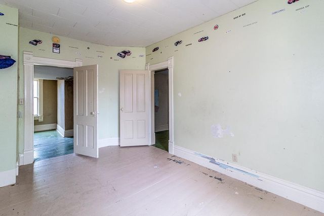 211 E WOLF RIVER AVENUE, New London, WI 54961