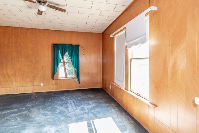 211 E WOLF RIVER AVENUE, New London, WI 54961