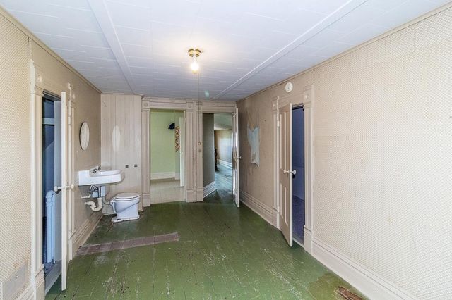 211 E WOLF RIVER AVENUE, New London, WI 54961