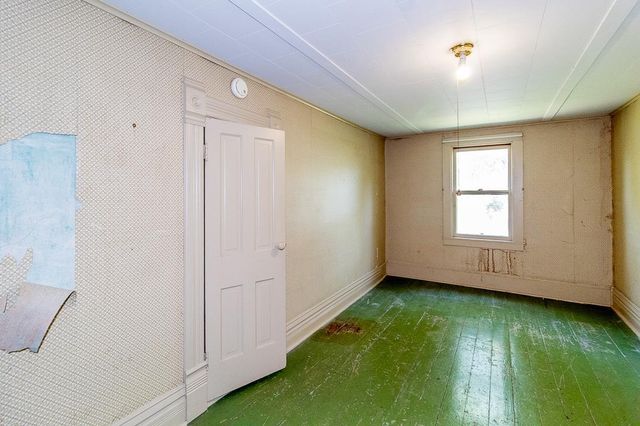 211 E WOLF RIVER AVENUE, New London, WI 54961