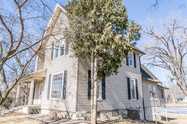 211 E WOLF RIVER AVENUE, New London, WI 54961