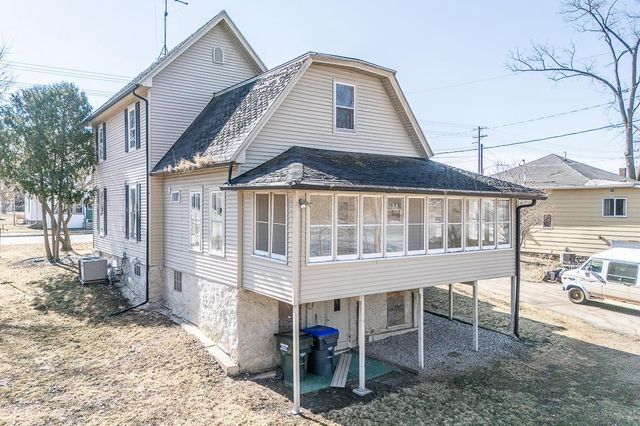 211 E WOLF RIVER AVENUE, New London, WI 54961