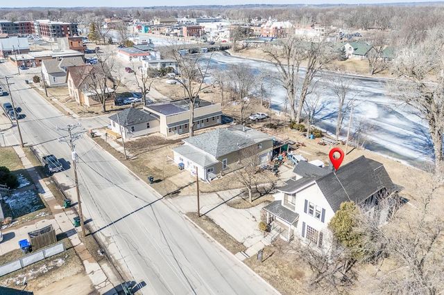 211 E WOLF RIVER AVENUE, New London, WI 54961