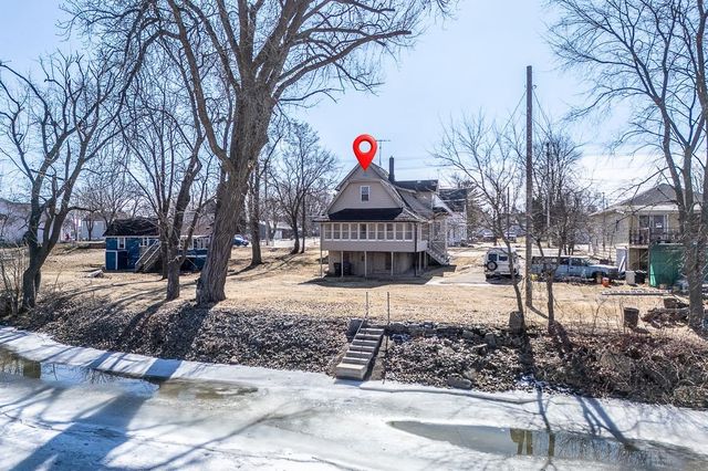 211 E WOLF RIVER AVENUE, New London, WI 54961