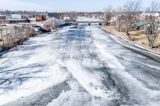 211 E WOLF RIVER AVENUE, New London, WI 54961