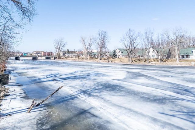 211 E WOLF RIVER AVENUE, New London, WI 54961