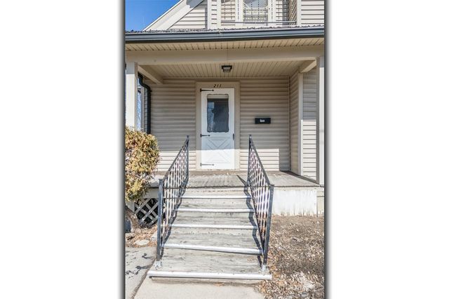 211 E WOLF RIVER AVENUE, New London, WI 54961