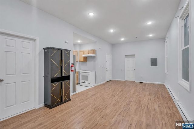 90 Park Avenue, Paterson, NJ 07501