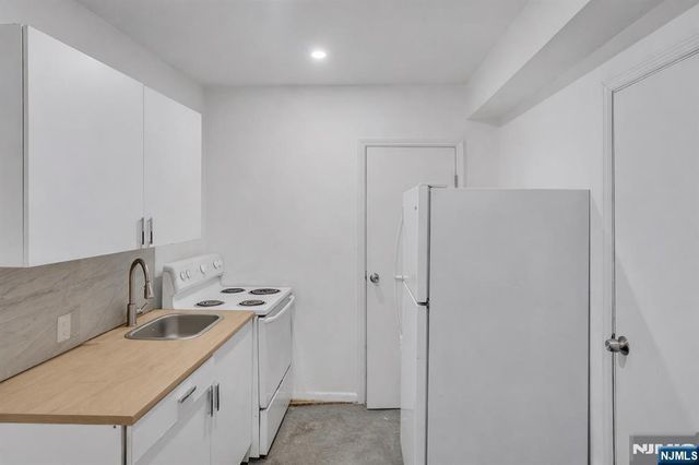 90 Park Avenue, Paterson, NJ 07501