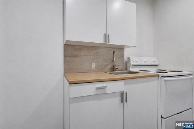 90 Park Avenue, Paterson, NJ 07501