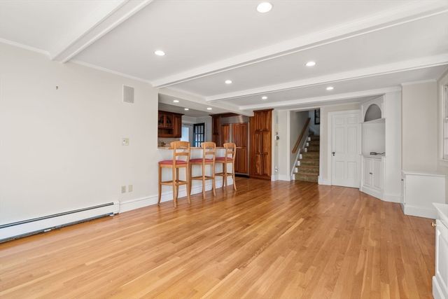22 Lafayette Cir, Wellesley, MA 02482
