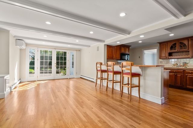 22 Lafayette Cir, Wellesley, MA 02482