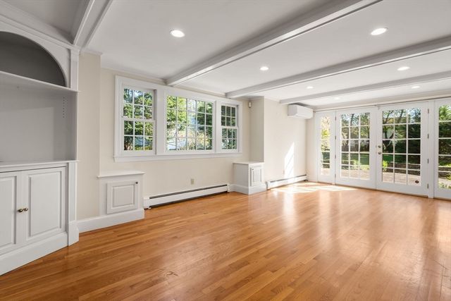 22 Lafayette Cir, Wellesley, MA 02482