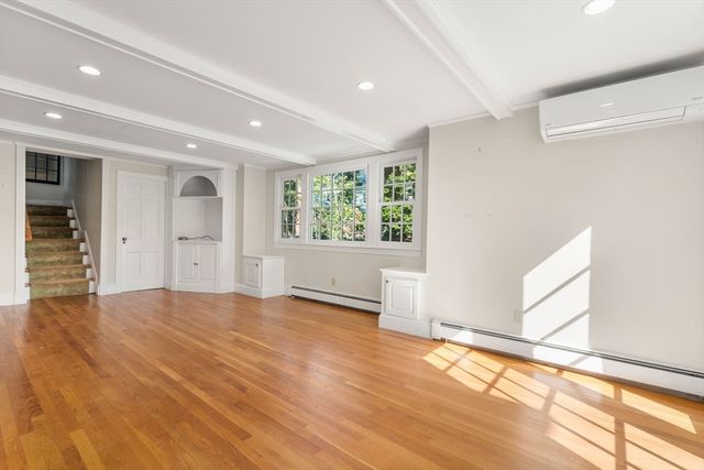 22 Lafayette Cir, Wellesley, MA 02482