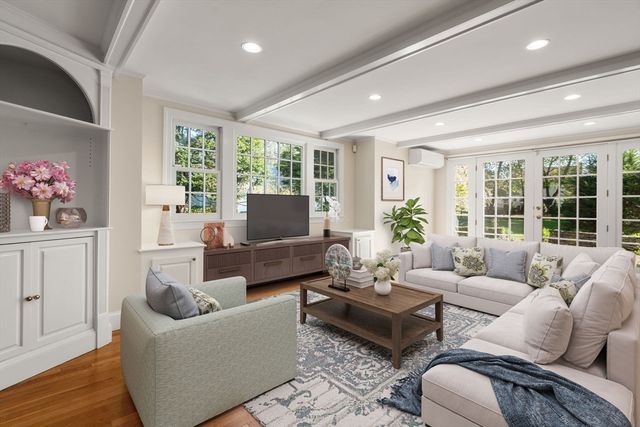 22 Lafayette Cir, Wellesley, MA 02482
