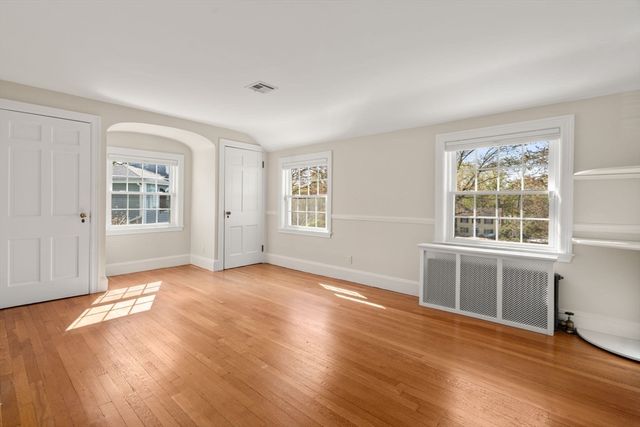 22 Lafayette Cir, Wellesley, MA 02482
