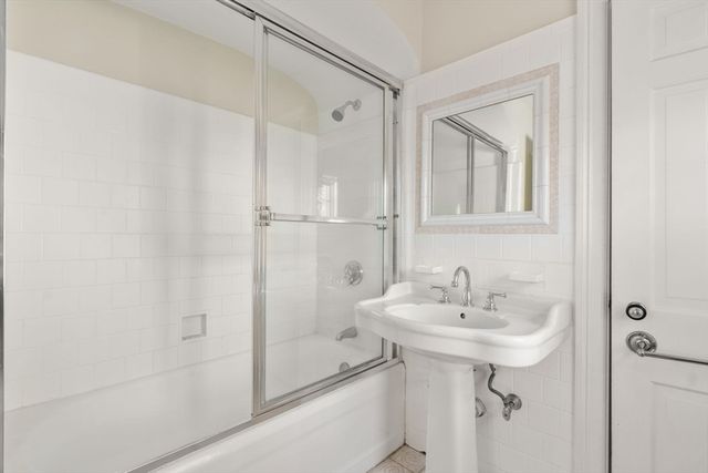 22 Lafayette Cir, Wellesley, MA 02482