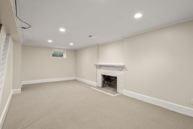 22 Lafayette Cir, Wellesley, MA 02482