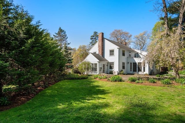 22 Lafayette Cir, Wellesley, MA 02482