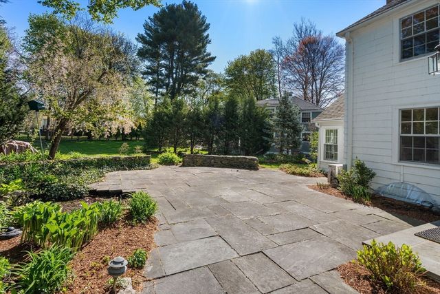 22 Lafayette Cir, Wellesley, MA 02482