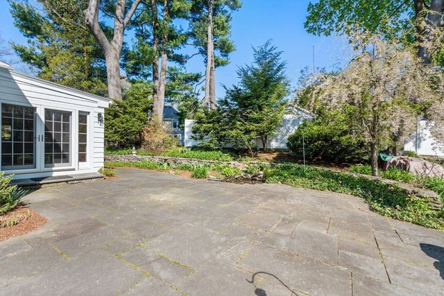 22 Lafayette Cir, Wellesley, MA 02482