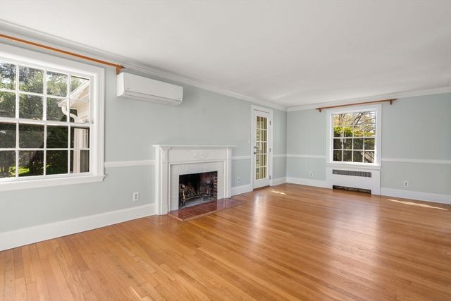 22 Lafayette Cir, Wellesley, MA 02482