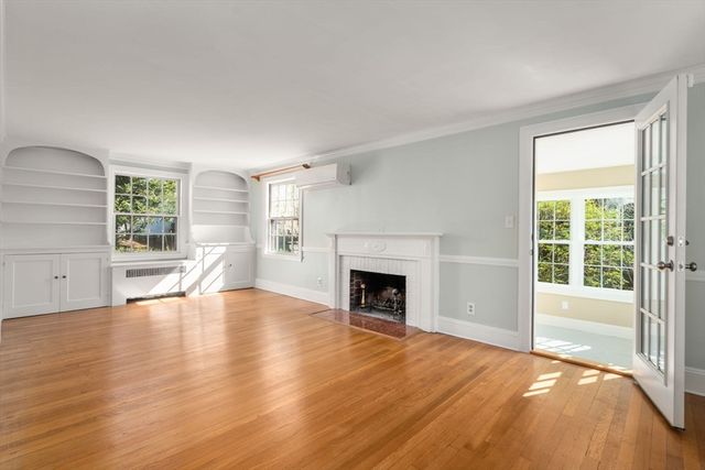 22 Lafayette Cir, Wellesley, MA 02482