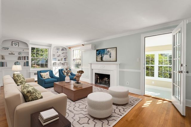 22 Lafayette Cir, Wellesley, MA 02482