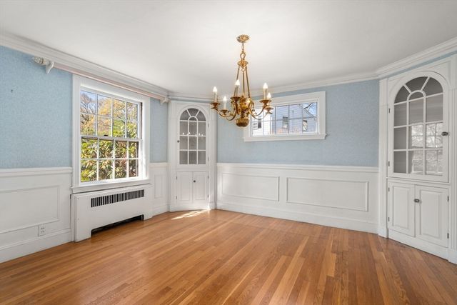 22 Lafayette Cir, Wellesley, MA 02482