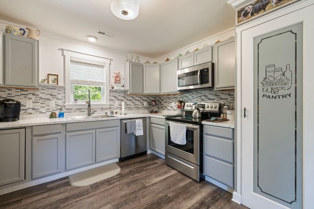 7623 Highway 100, Bon Aqua, TN 37025