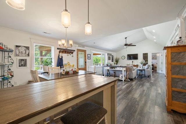 7623 Highway 100, Bon Aqua, TN 37025