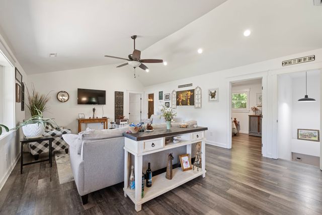 7623 Highway 100, Bon Aqua, TN 37025