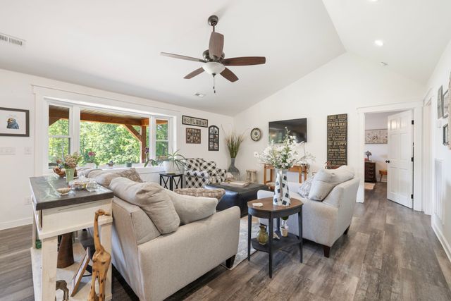 7623 Highway 100, Bon Aqua, TN 37025