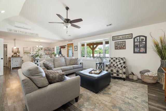 7623 Highway 100, Bon Aqua, TN 37025