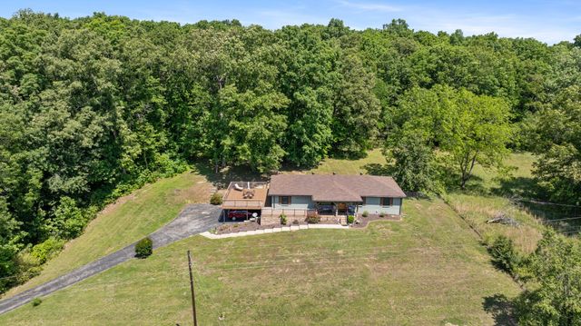 7623 Highway 100, Bon Aqua, TN 37025