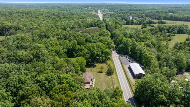 7623 Highway 100, Bon Aqua, TN 37025