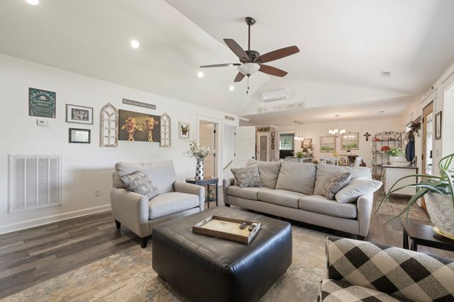7623 Highway 100, Bon Aqua, TN 37025