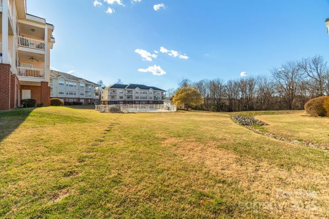 9047 Meadow Vista Road 104, Charlotte, NC 28213