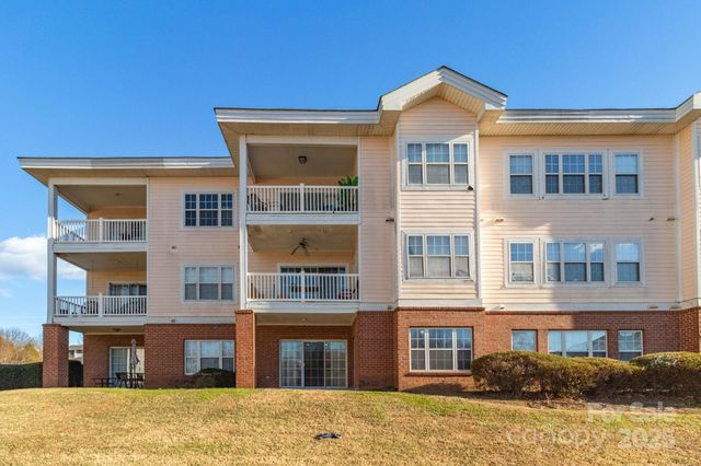 9047 Meadow Vista Road 104, Charlotte, NC 28213