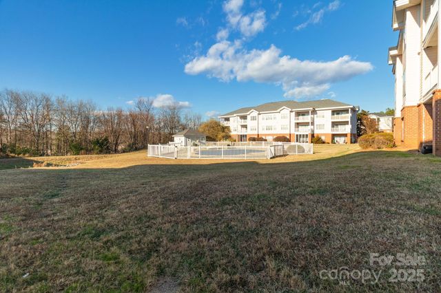 9047 Meadow Vista Road 104, Charlotte, NC 28213