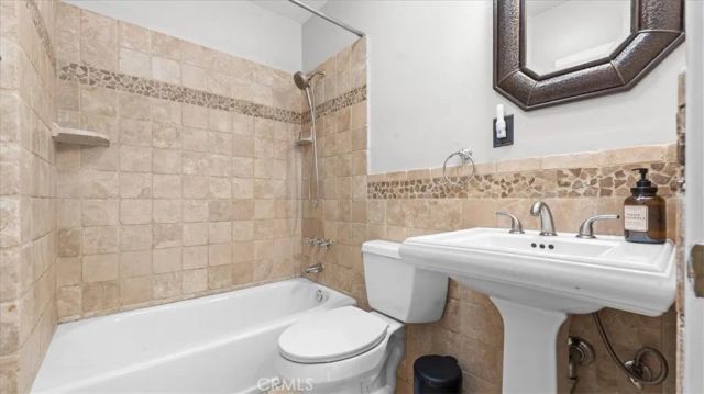 943 N Orange, Azusa, CA 91702